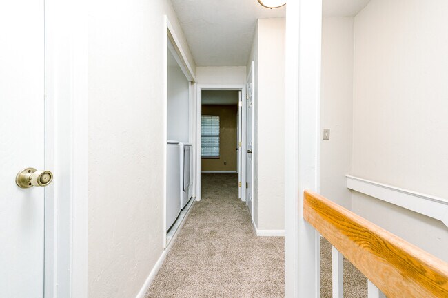 Building Photo - 14 Oakwood Park