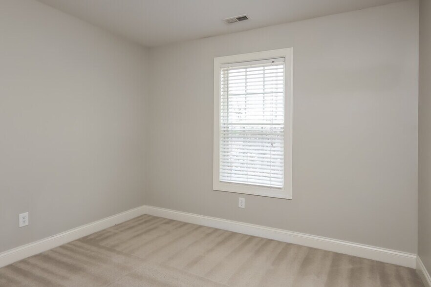 Building Photo - 120 Braxman Ln