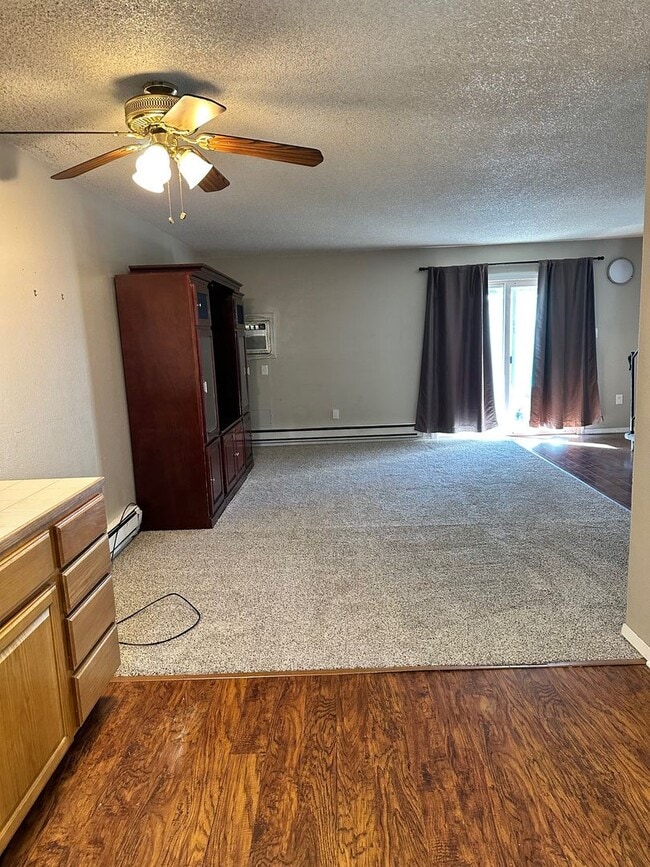 Building Photo - 2 Bedroom 1.5 Bath Townhome