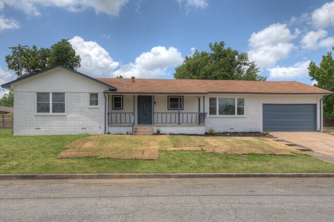 Primary Photo - 2508 S Irvington Ave