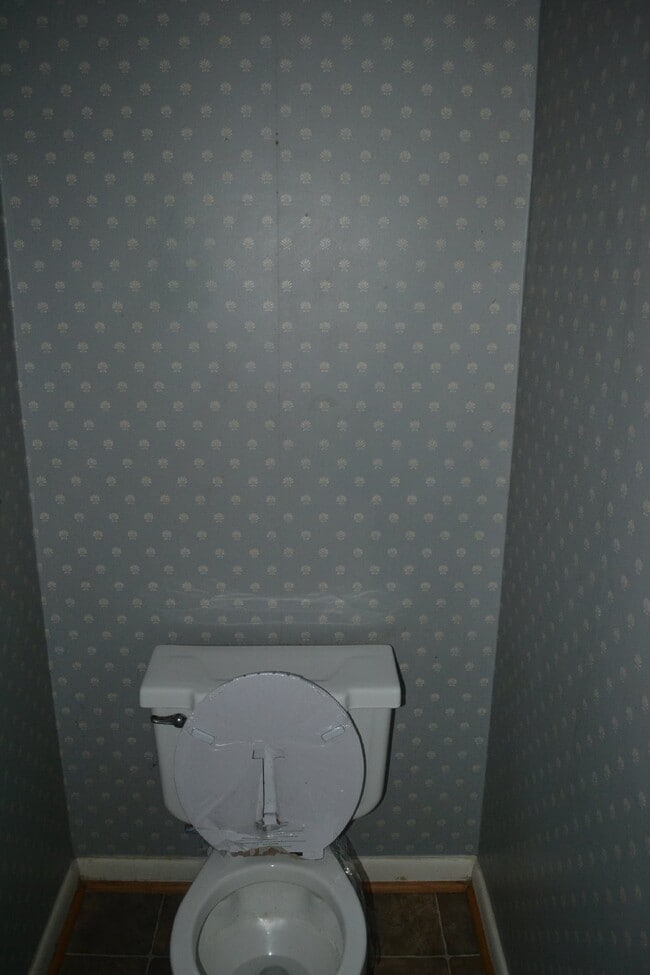 Building Photo - Home For Rent