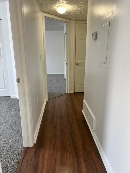 Main hallway - 5588 Cypress Chase