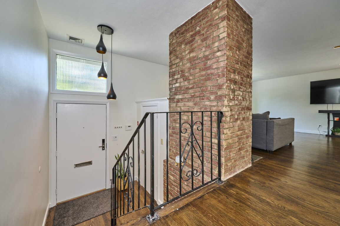 Building Photo - 20 Kenrick Ter