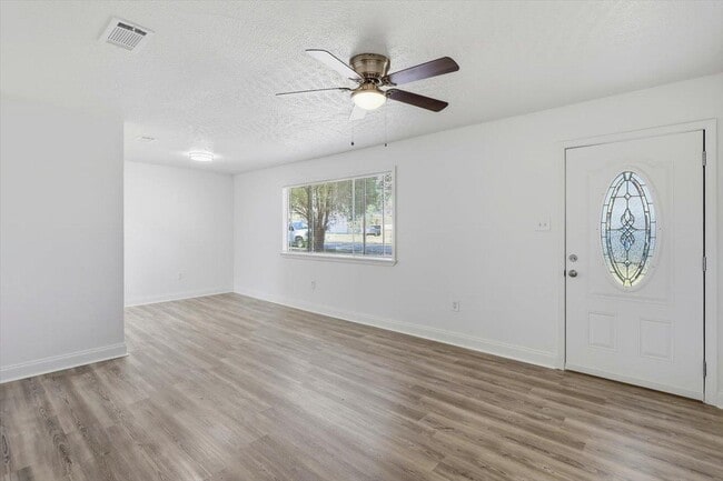 Building Photo - 126 Joanie St