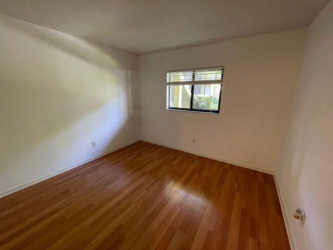 Building Photo - ANNUAL RENTAL - 2 BED / 2 BATH IN PINE HAVEN!