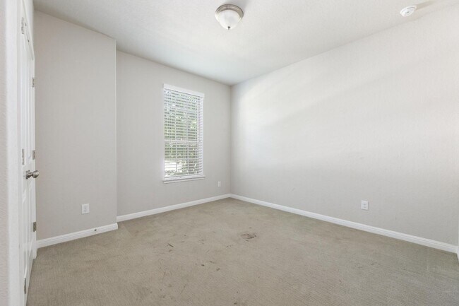 Building Photo - 7703 Kings Spring
