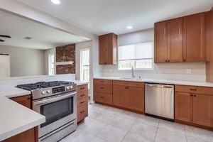 Building Photo - 9813 Medina Dr