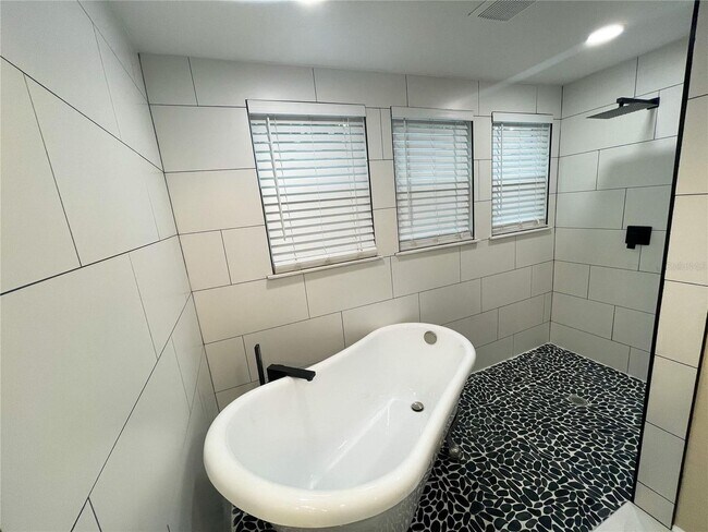 Building Photo - FURNISHED LUXURY 3 Br 3 Ba RENTAL NEAR DOW...