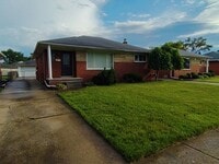 Building Photo - Beautiful, sprawling, brick ranch - $1700/mo