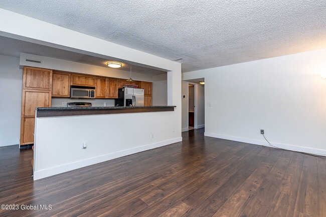 Building Photo - 416 Greenhill Ct