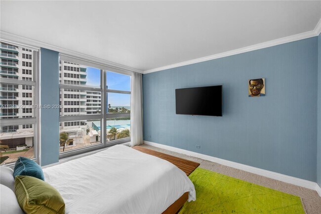 Building Photo - 5055 Collins Ave