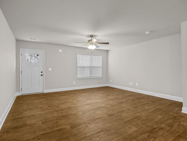 Building Photo - Charming two bedroom two and a half bathroom ready for you to call home!