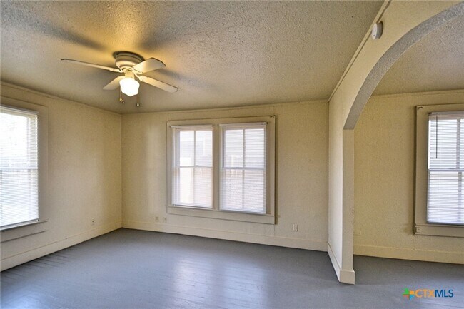 Building Photo - 875 Porter St