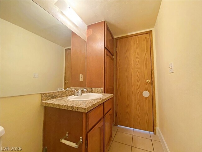 Building Photo - 894 Rhinegold Way