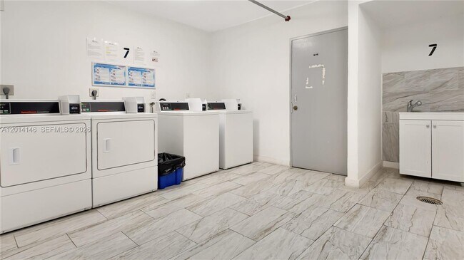 Building Photo - 5601 Collins Ave