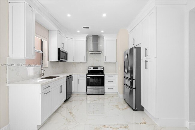 Building Photo - 2413 N Greenway Dr