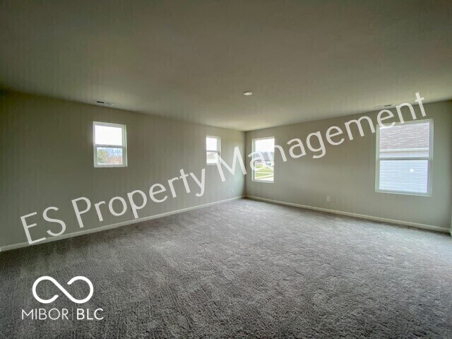 Building Photo - 2608 W Kings Cyn Dr