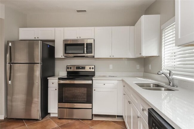 Building Photo - 604 Prairie Lake Dr