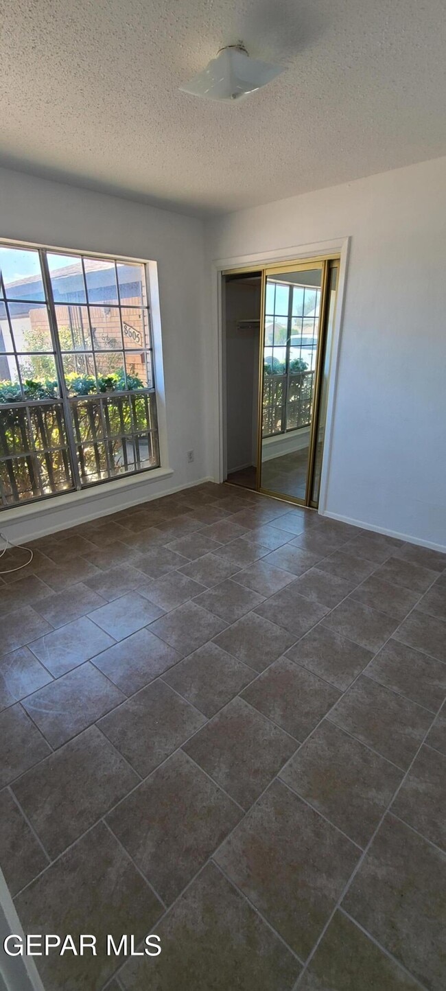 Building Photo - 8607 Mettler Dr