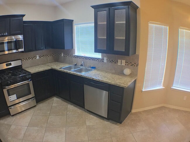 Building Photo - Northeast El Paso/Sandstone Ranch 4 bed Re...