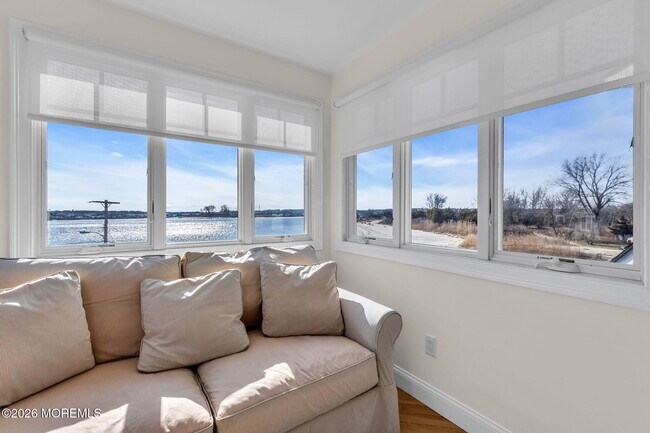 Building Photo - 550 Whiting Ave