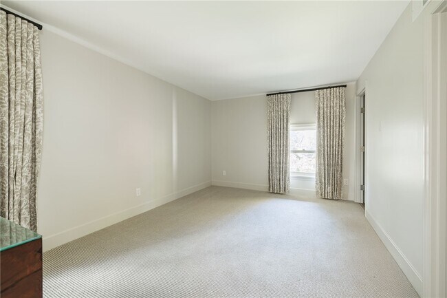 Building Photo - 1397 East Ave