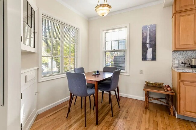 Building Photo - 2 Bed, 1 Bath in the Irvington Neighborhood!