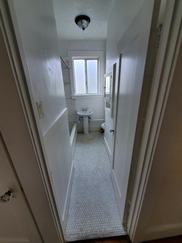 Building Photo - 6 College Ave