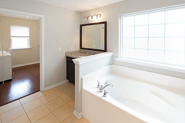 Building Photo - Stunning & Spacious 4 Bedroom Home in Highland Falls Community