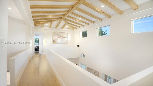 Building Photo - 1201 NE 85th St