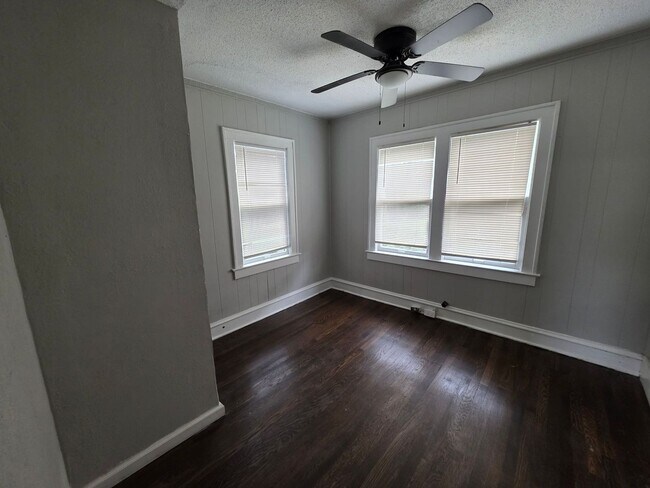 Building Photo - Spacious 4 Bedroom Home with Classic Charm