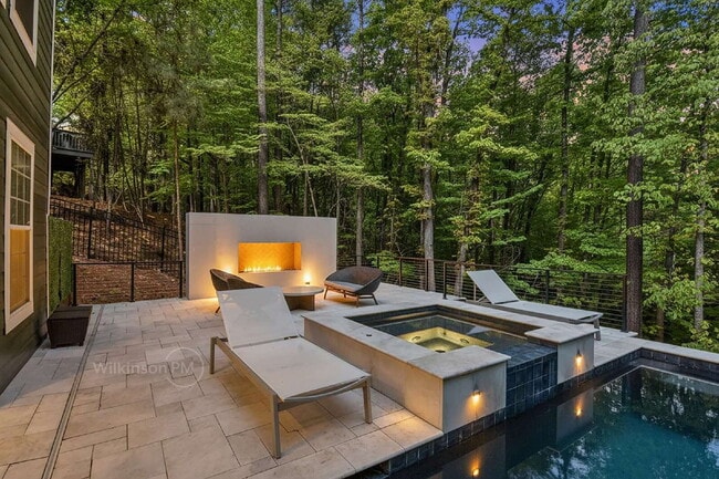 Building Photo - The Finest Furnished Upscale Executive Home, an Exquisite Luxury Rental, in Tega Cay for the Disc...