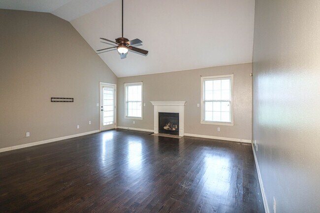 Building Photo - New vinyl plank in bedrooms, hall, new paint, new heat & air conditioning system 2025, large livi...
