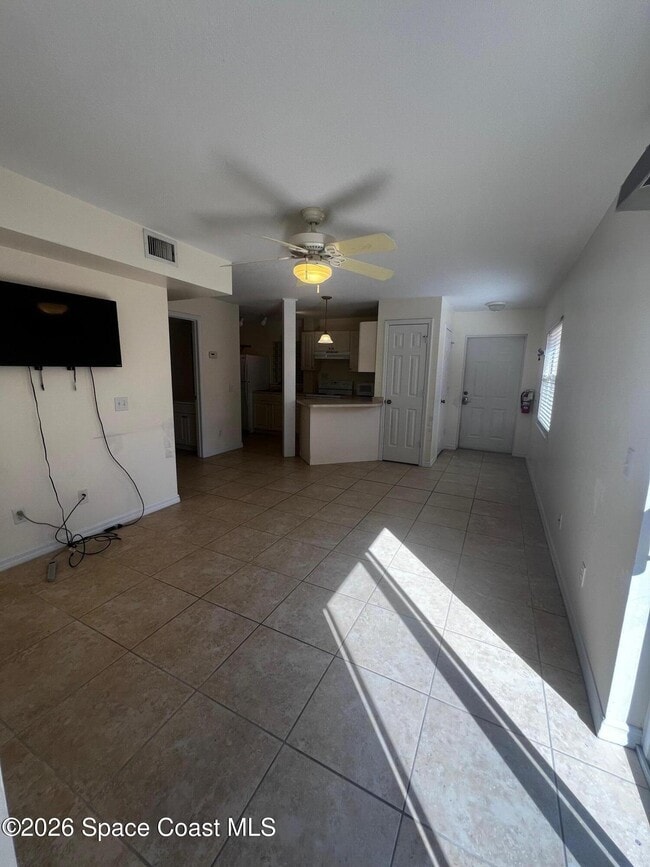 Building Photo - 11195 Roseland Rd