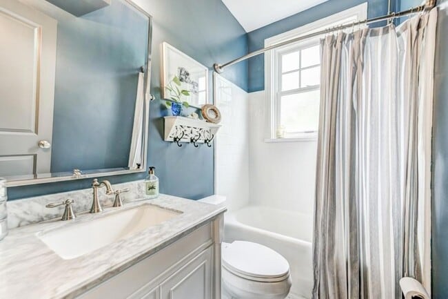 Building Photo - 28 Collier Rd NW