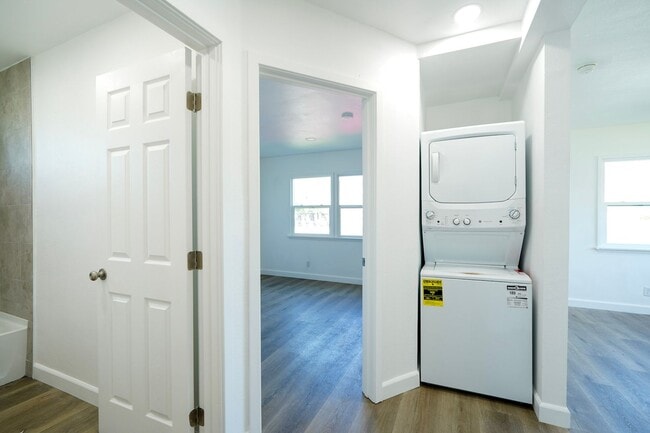 Building Photo - Dracaea Avenue