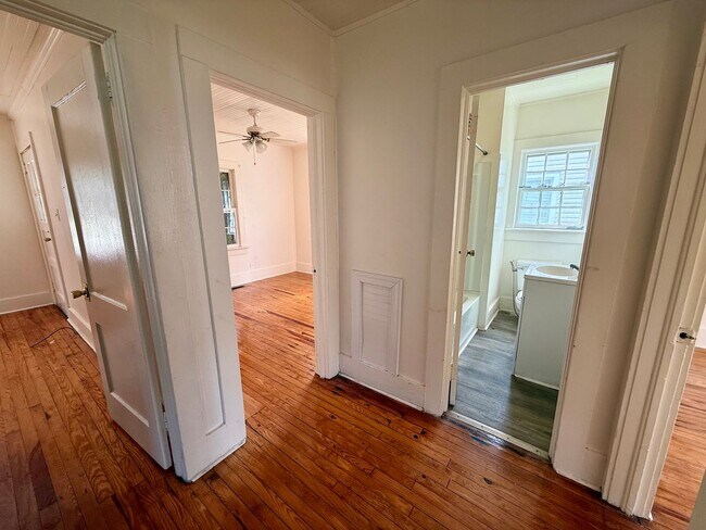 Building Photo - 707 Brisson Ave