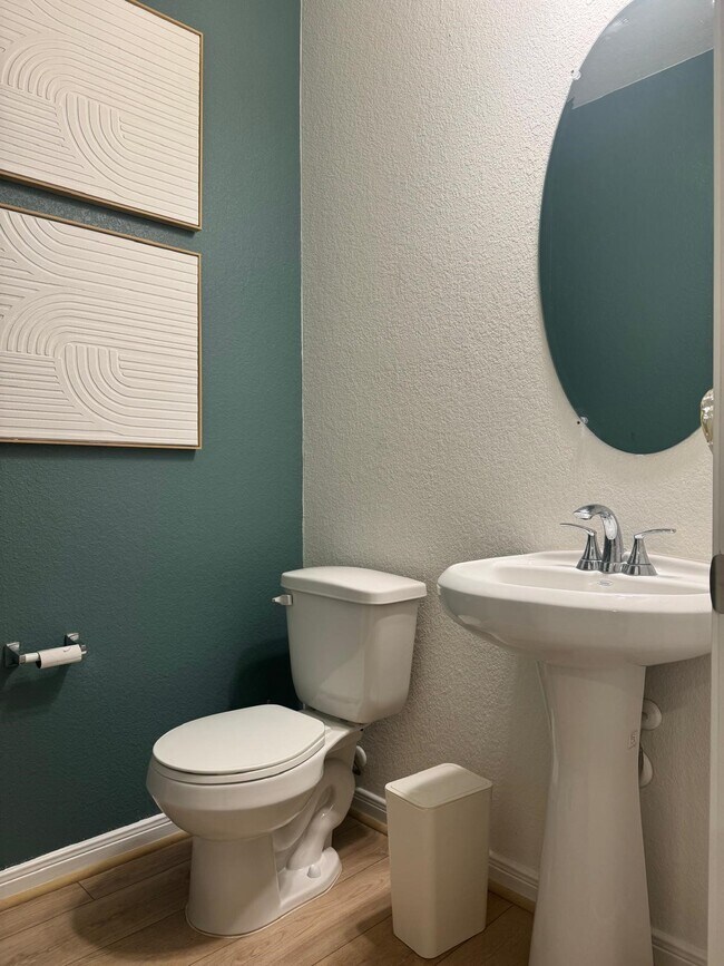 Building Photo - 4841 Sun Fls Dr