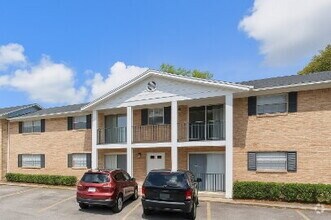 Building Photo - Modern Renovated Apartment in Quiet West J...