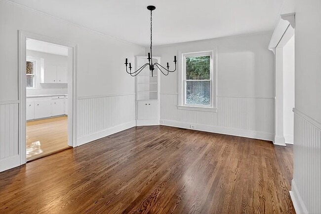 Building Photo - 326 Westhampton Ave