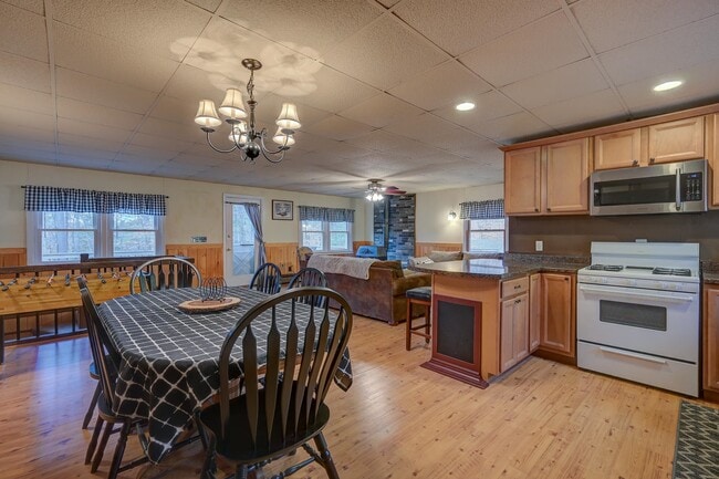 Building Photo - 30 Middle Shore Dr