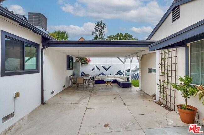 Building Photo - 3725 Edenhurst Ave