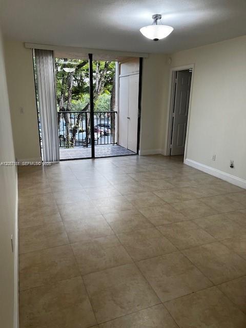 Building Photo - 14525 N Kendall Dr