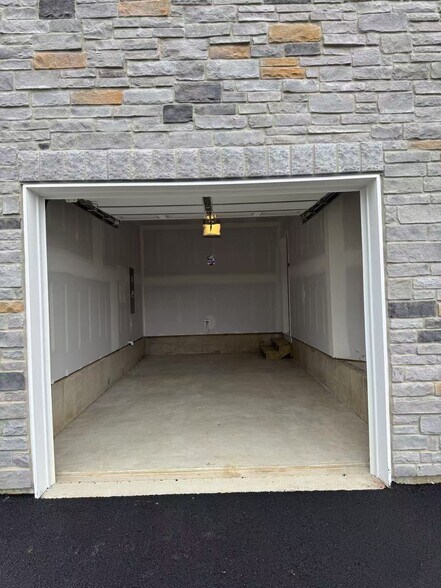 Building Photo - 136 Bell Ct