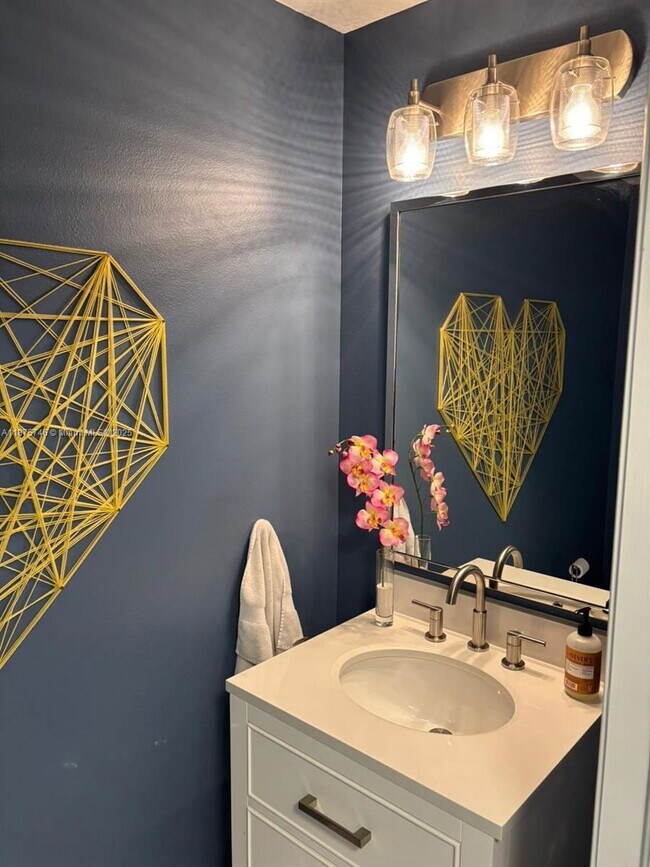 Building Photo - 16207 Sierra Palms Dr