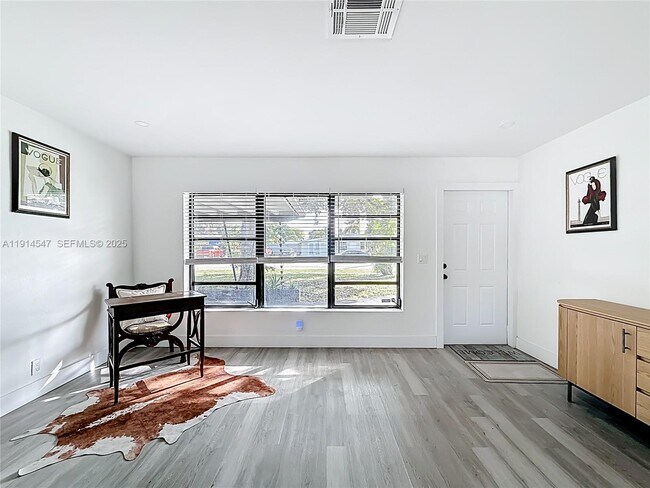 Building Photo - 600 N 66 Terrace