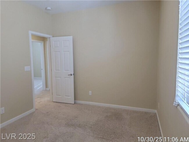 Building Photo - Lovely 2 Story Home!