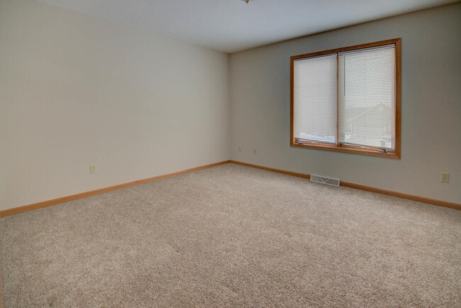 Building Photo - 927 W Monroe Ave