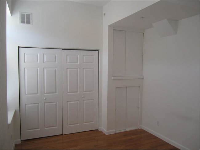 Building Photo - 1801 W Master St