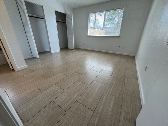 Building Photo - 4703 Rivertree Ln